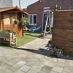 Met Prive Tuin, Dichtbij Holiday home