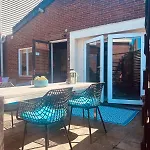 Holiday home Met Prive Tuin, Dichtbij Noordwijk
