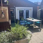 Met Prive Tuin, Dichtbij *